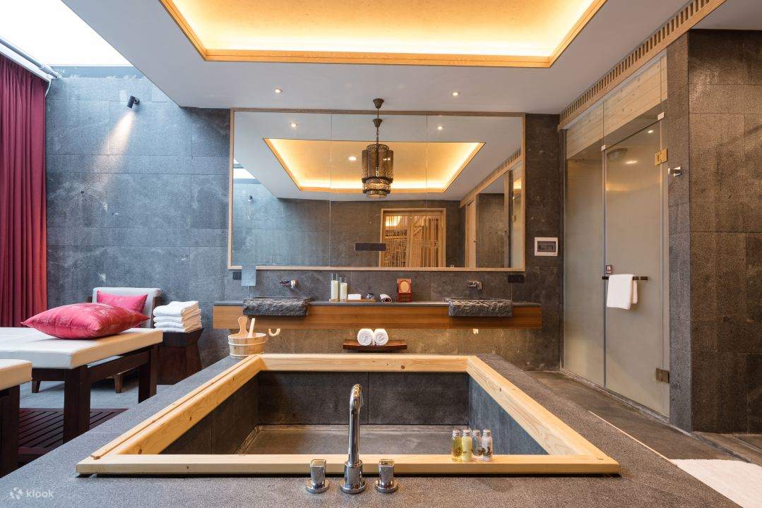 [Inside Gankeng Ancient Town/Directly reach Futian Port Line 10] Shenzhen OCT Gankeng Ancient Town - Phoenix Hakka Hotel Accommodation Package